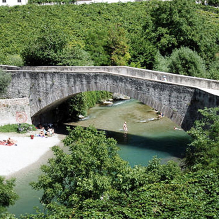 Hotel Luise - Luoghi segreti - Il Ponte Romano di Ceniga è un luogo che chi soggiorna nel Garda Trentino deve visitare.