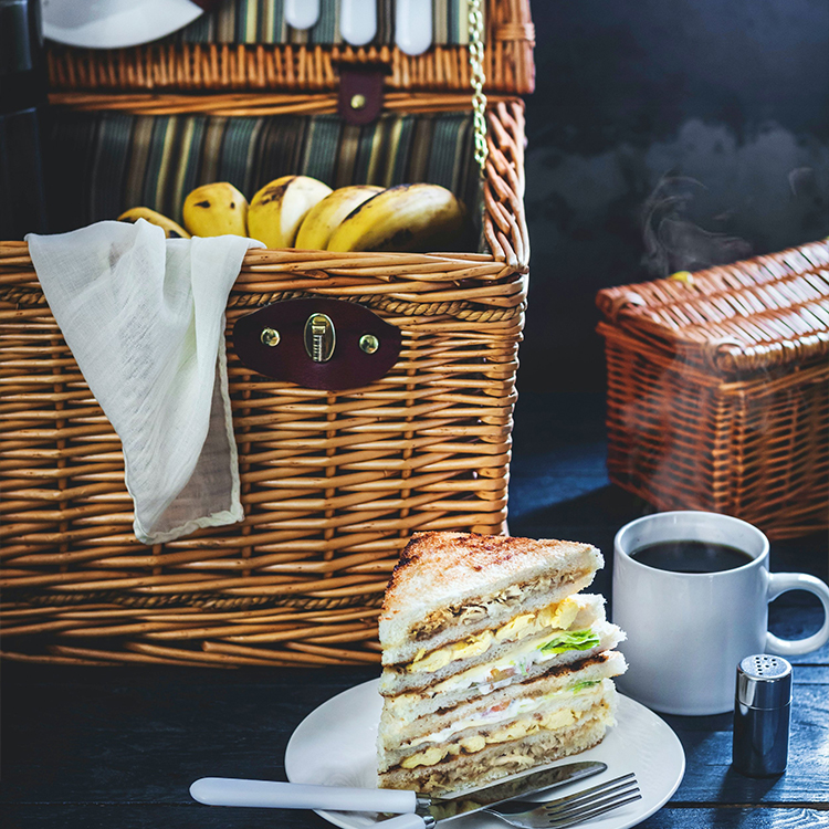Luise pic nic: during the day the weather is perfect to stay out all the time, walking, by bicycle or by car, and we can sugggest you the right places.